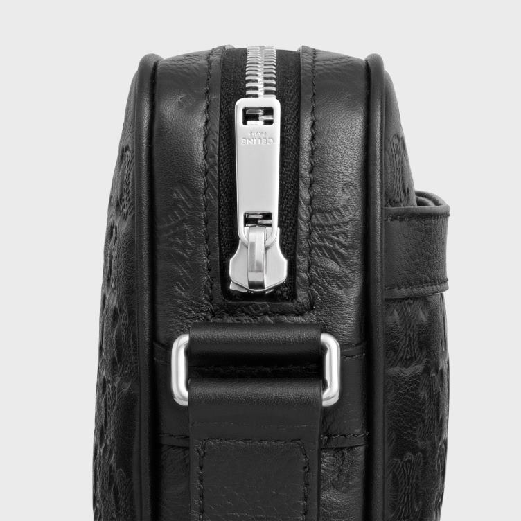 CELINE zwart Medium messenger van kalfsleer met triomphe-reliëf 4TLH82078